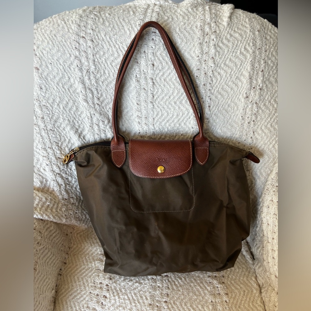 Medium Longchamp Le Pliage Nylon Shoulder Tote, Olive Green